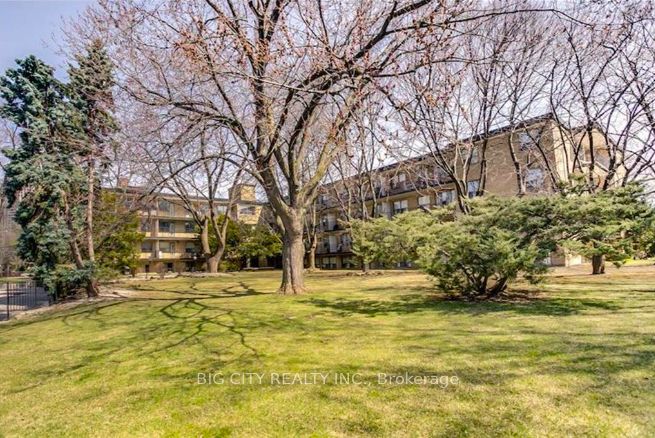 103-31 Upper Canada Drive, Toronto, ON, M4K 2L5