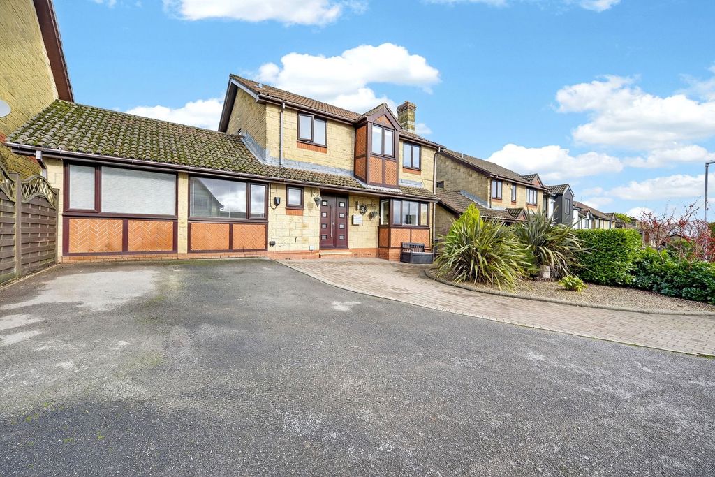 4 bed detached house for saleCardinal Drive, Lisvane, Cardiff CF14
