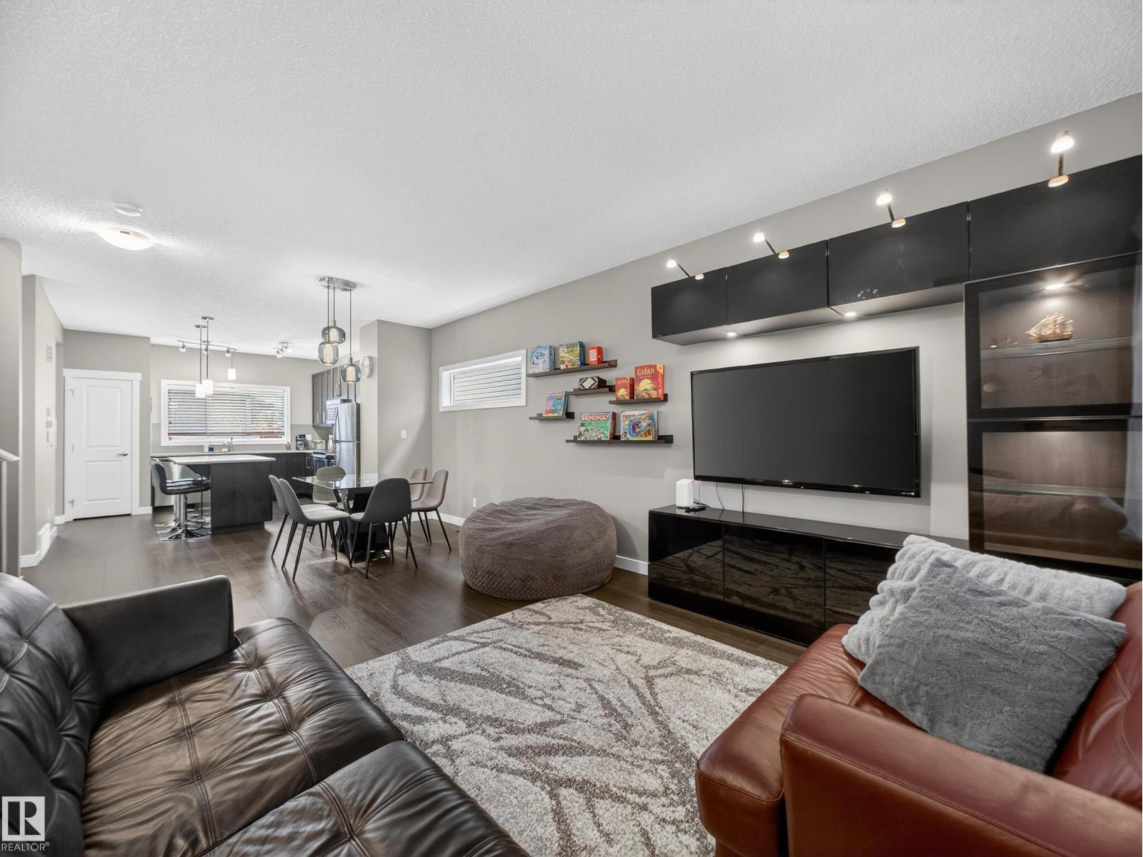 728 Secord Boulevard NW, Edmonton, AB, T5T7A8 photo 2