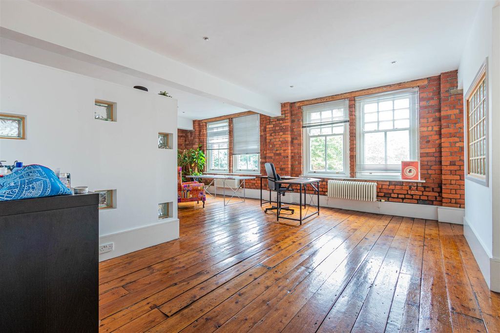 Additional image 5 of Studio for sale4 Ocean House, Clarence Road, Cardiff CF10