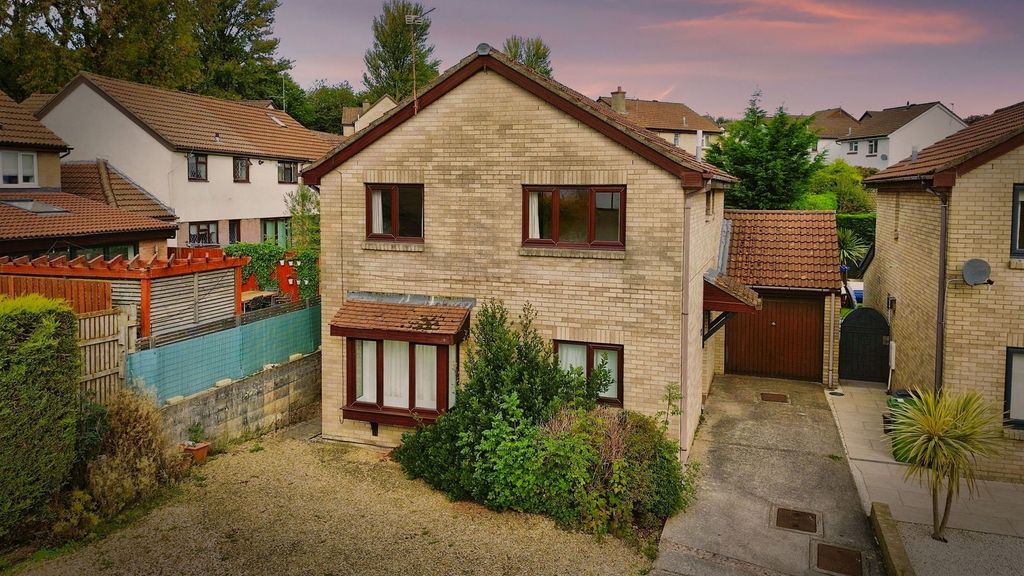 4 bed detached house for saleHerbert March Close, Danescourt CF5