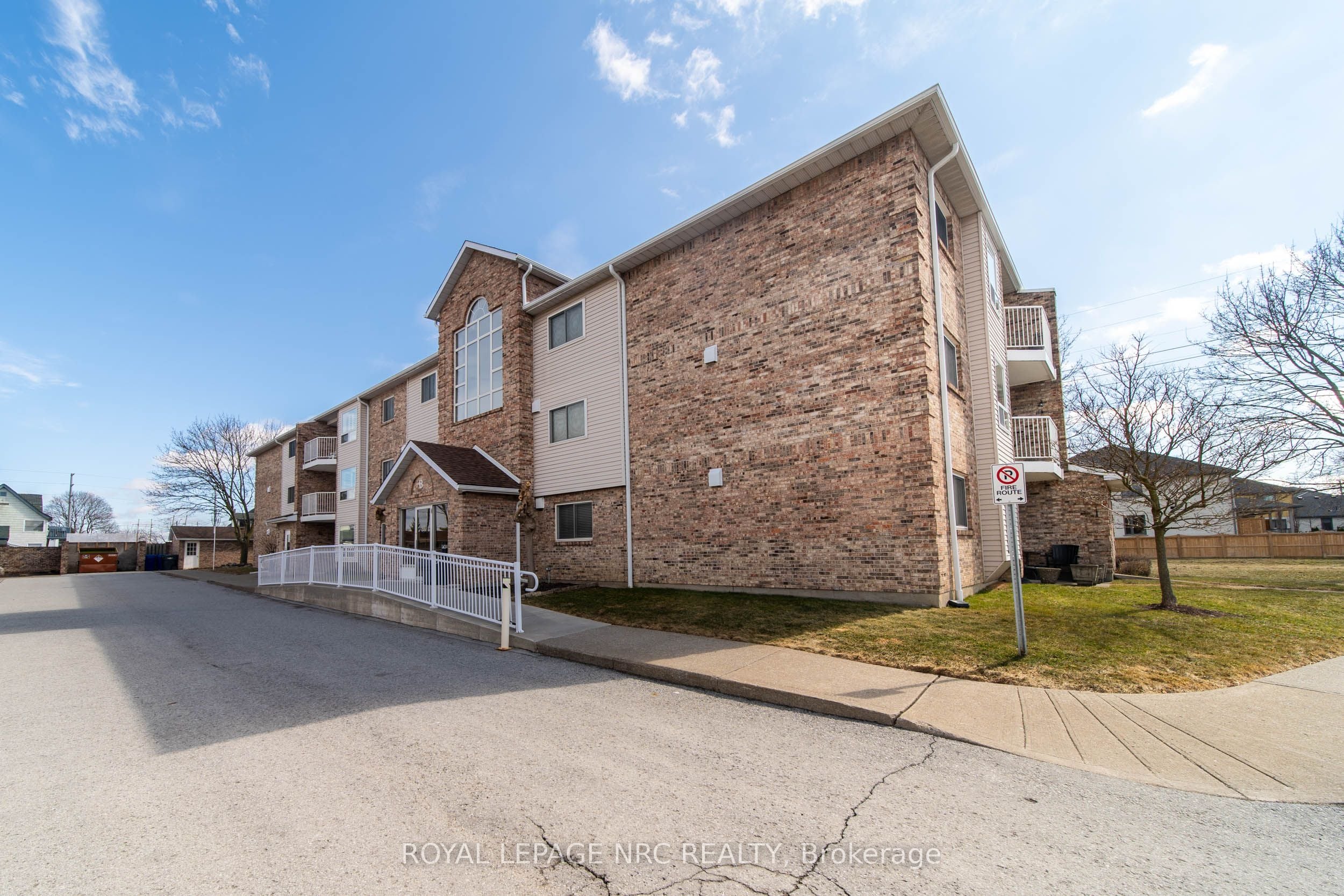 202B-1061 Vansickle Road N, St. Catharines, ON, L2S 2X4