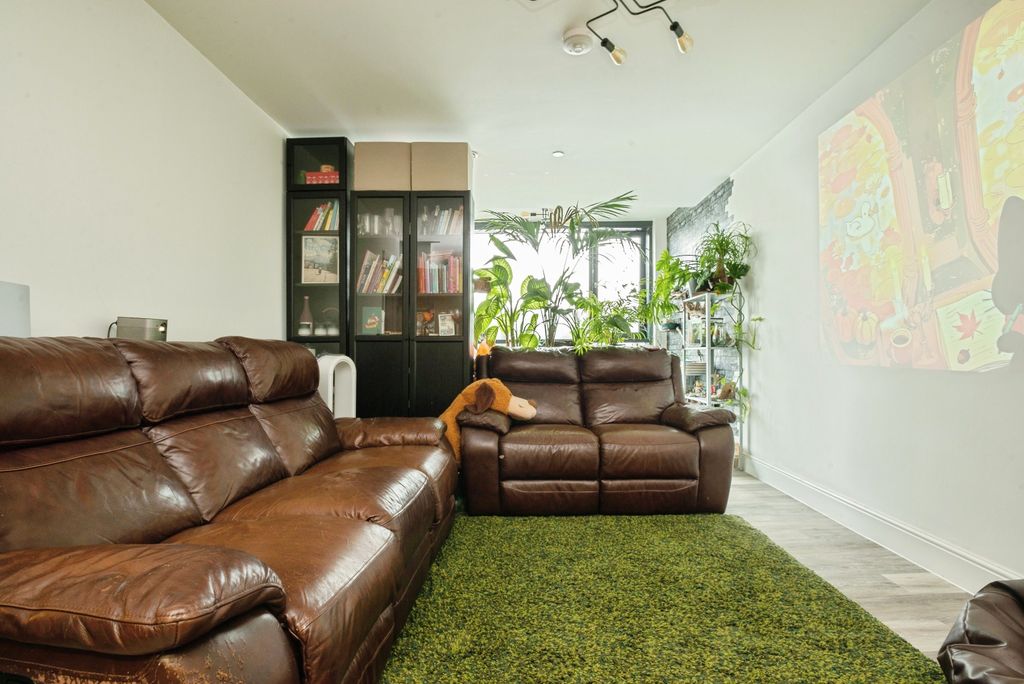 Additional image 7 of 2 bed flat for saleSchooner Drive, Cardiff CF10