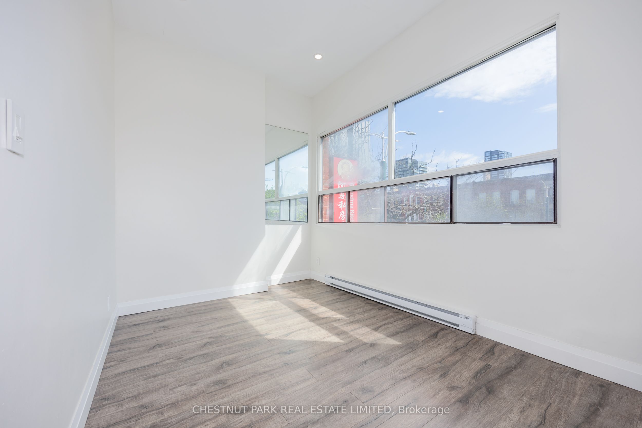 Additional image 2 of 2-414 1/2 Spadina Avenue, Toronto, ON, M5T 2G7
