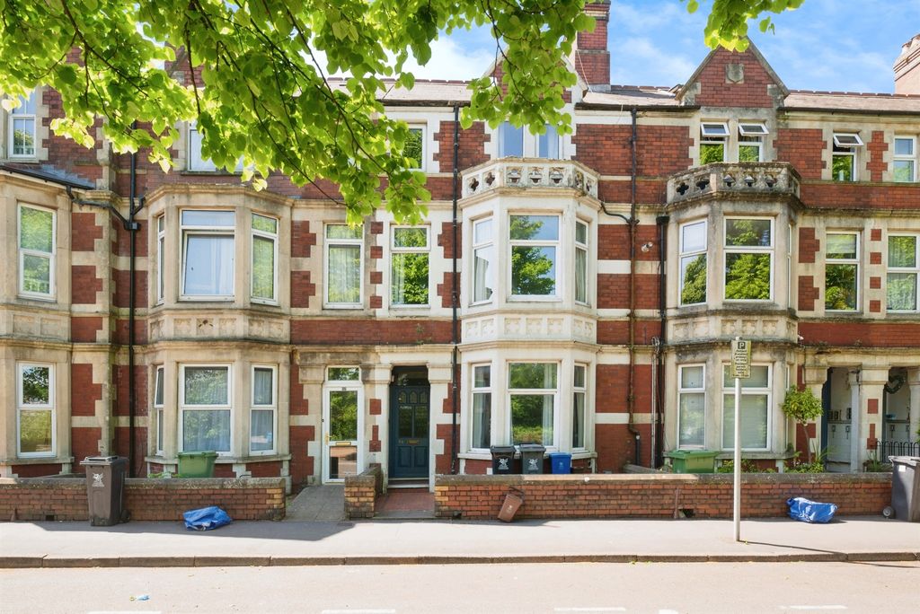 6 bed terraced house for saleTaff Embankment, Cardiff CF11