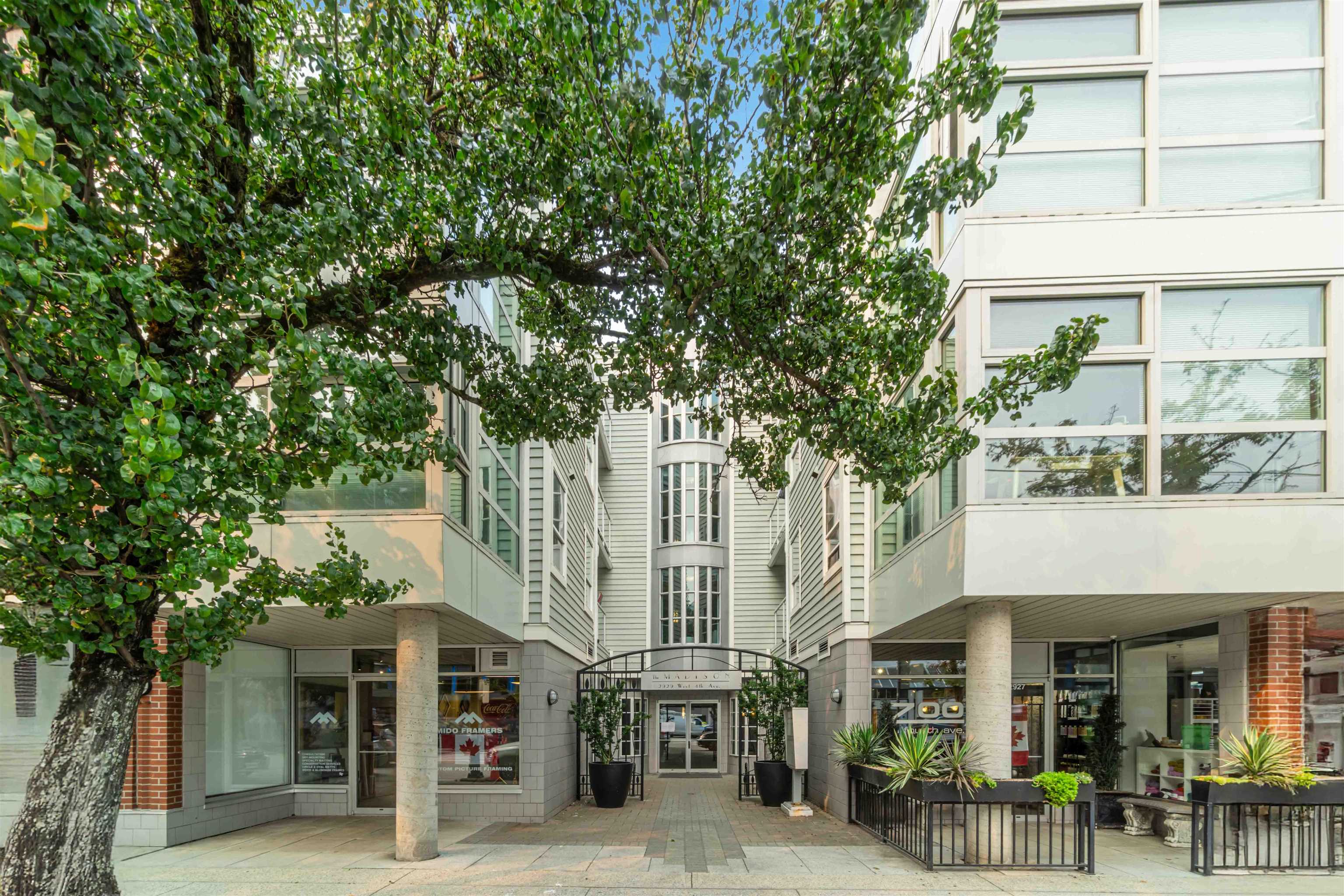 307-2929 4th Avenue W, Vancouver, BC, V6K 4T3