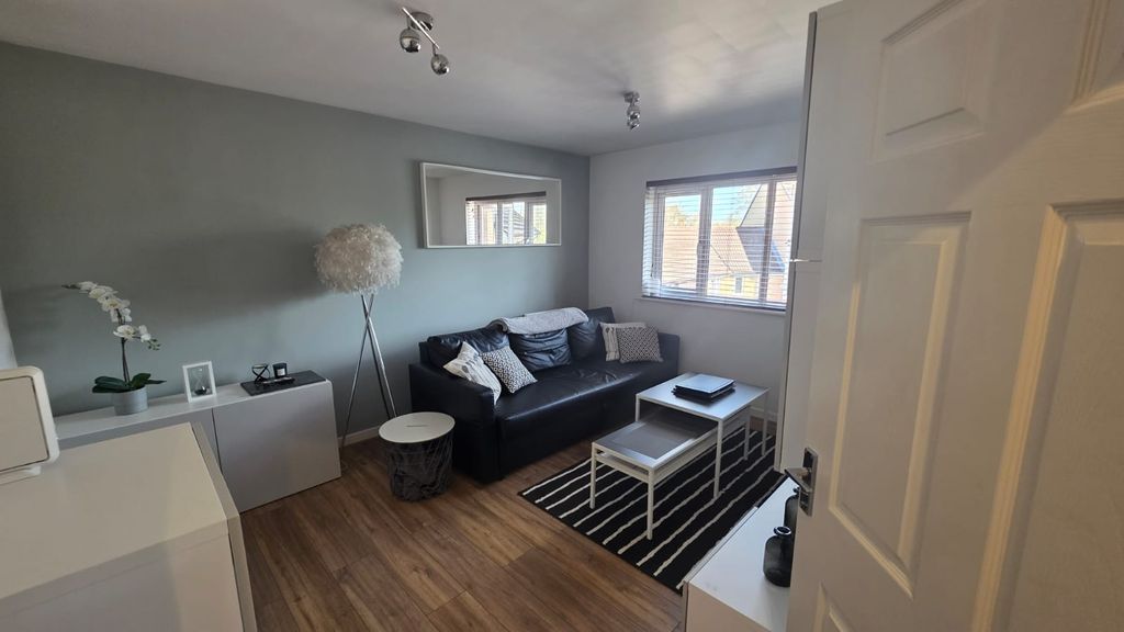 2 bed flat for saleThe Sidings, Bristol BS16 photo 3