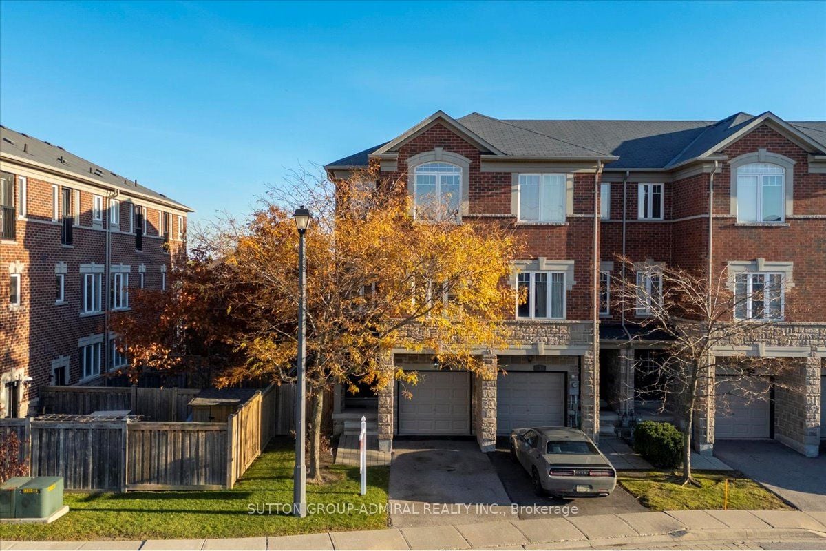 1-2600 Glengarry Road, Mississauga, ON, L5C 0A2