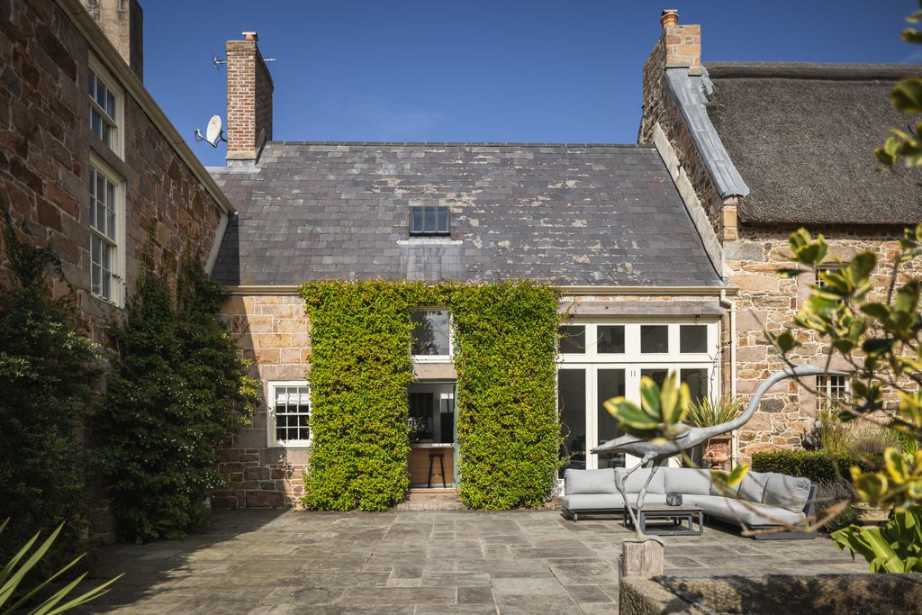 Additional image 14 of 6 bed detached house for saleLes Charrieres Malorey, St. Lawrence, Jersey JE3