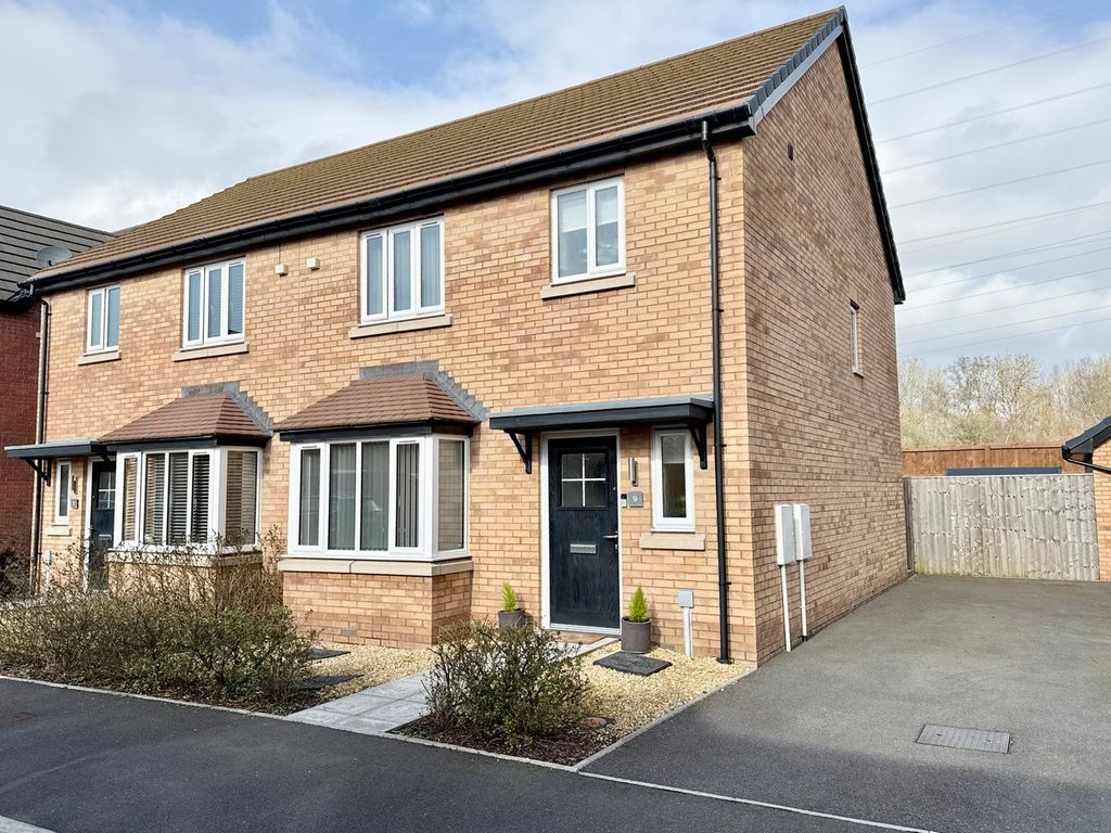 3 bed semi-detached house for saleChapel Field Way, Newport NP19