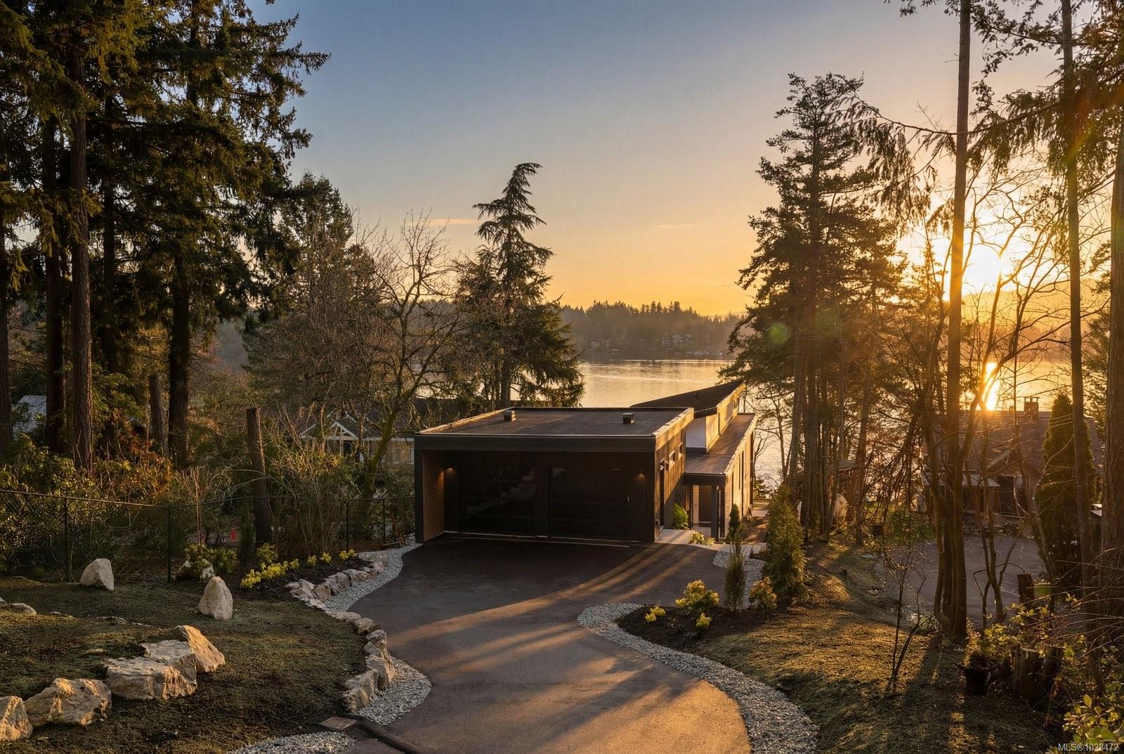 11392 Chalet Road, North Saanich, BC, V8L 5L9