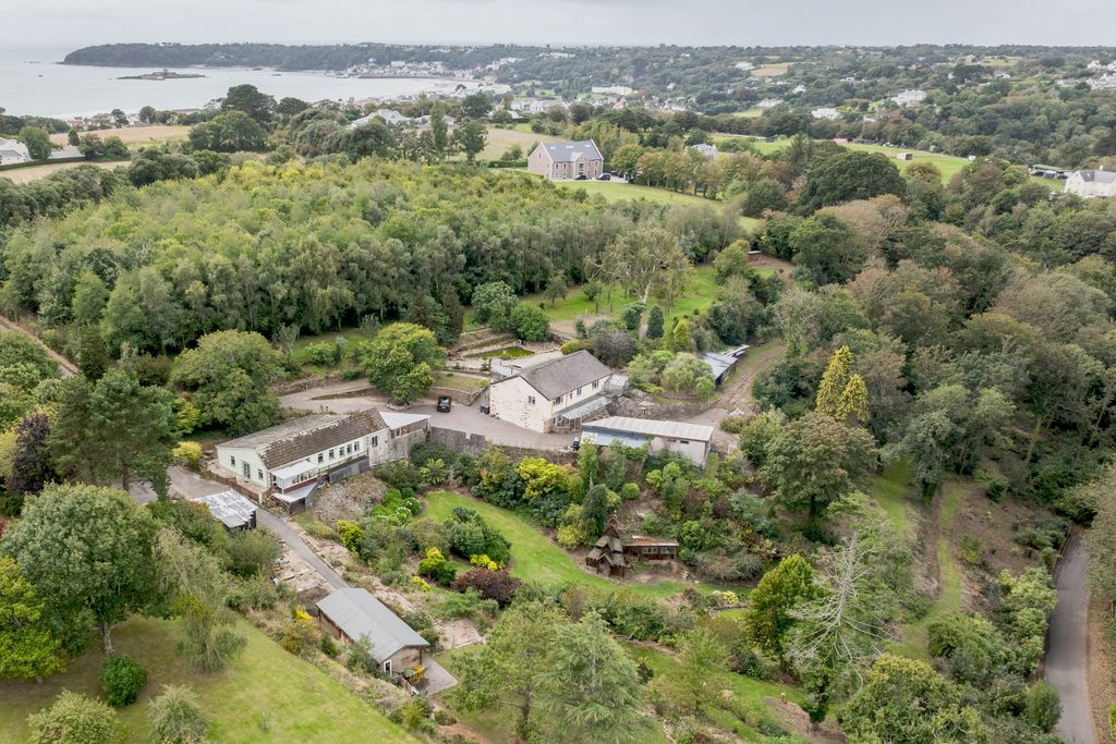6 bed detached house for saleLa Rue De La Blanche Pierre, St. Lawrence, Jersey JE3