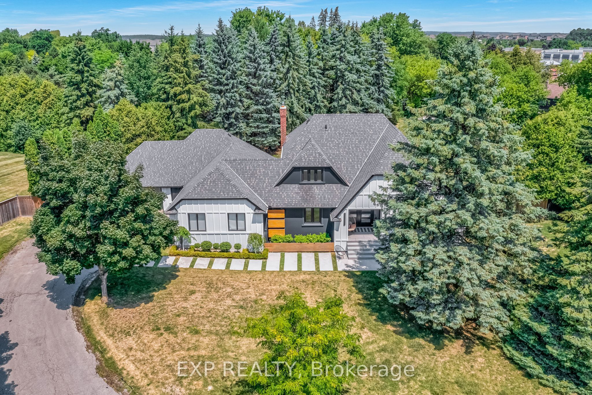 17 Chamberlain Court, King, ON, L0G 1N0