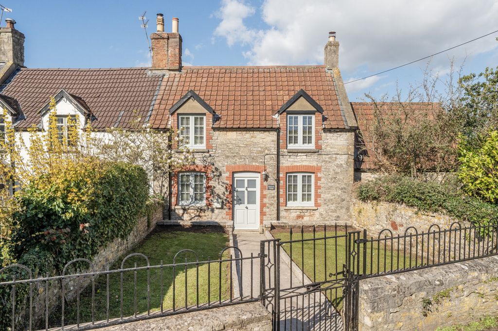 3 bed semi-detached house for saleHigh Street, Winford BS40