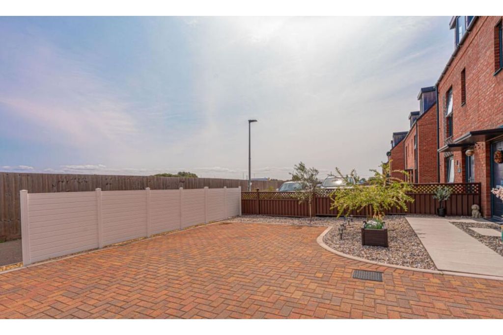 Additional image 2 of 4 bed semi-detached house for saleDolomite Close, Newport NP19