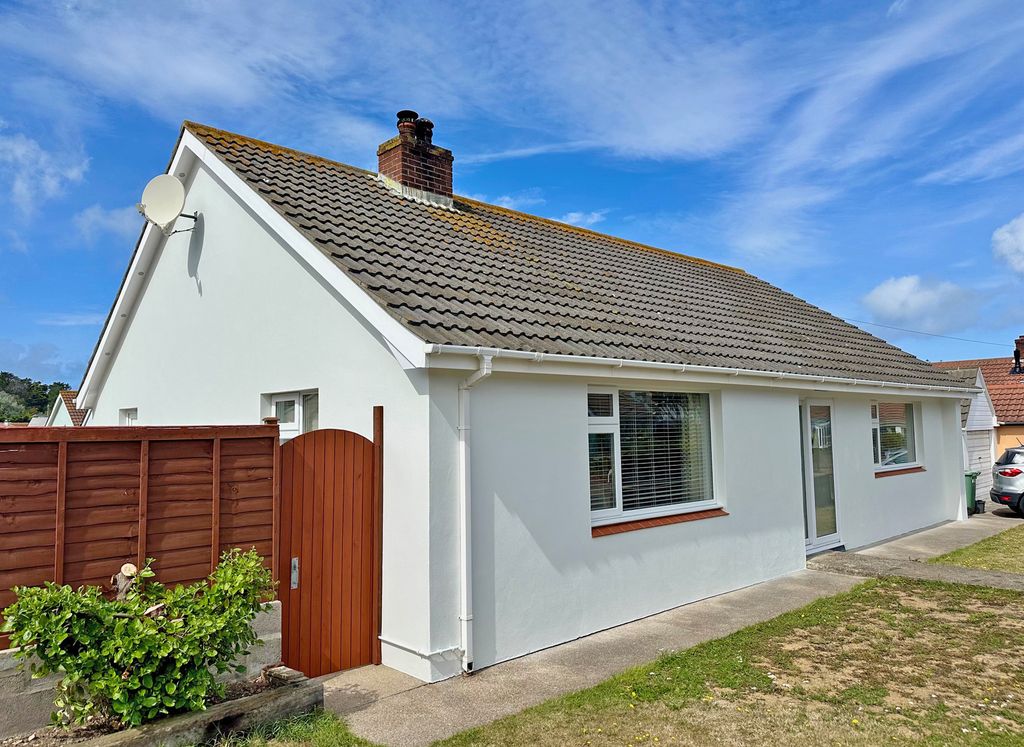 3 bed detached bungalow for saleRue Du Beaumont, Alderney GY9