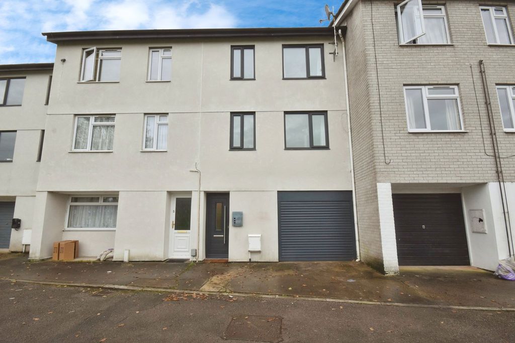 3 bed town house for saleRadyr Court Close, Cardiff CF5