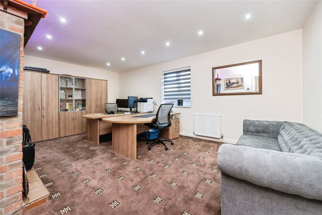 Additional image 10 of 8 bed detached house for saleGreen End Road, Bedford, Bedfordshire MK43