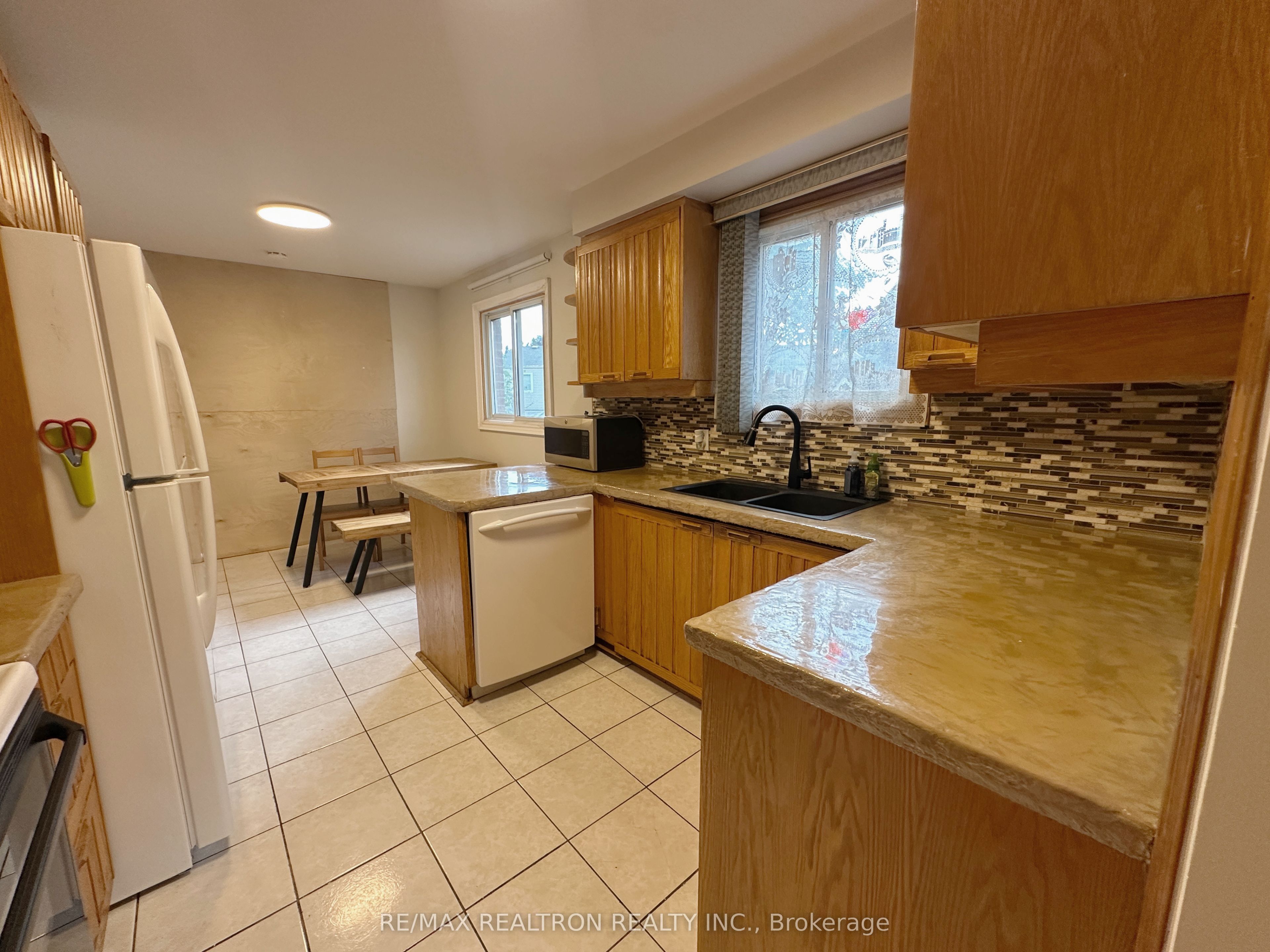 Additional image 6 of 928 Knollwood Court, Mississauga, ON, L5C 3L9
