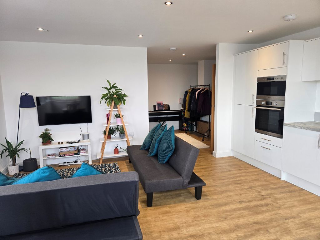 2 bed flat for saleUpper Dock Street, Newport NP20