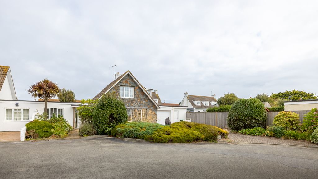 Additional image 8 of 3 bed semi-detached house for saleLe Long Trac, St. Martin, Guernsey GY4