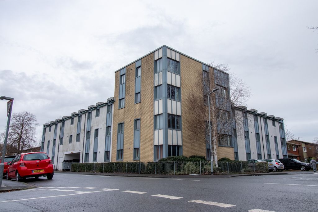 2 bed flat for salePottery Terrace, Newport NP20