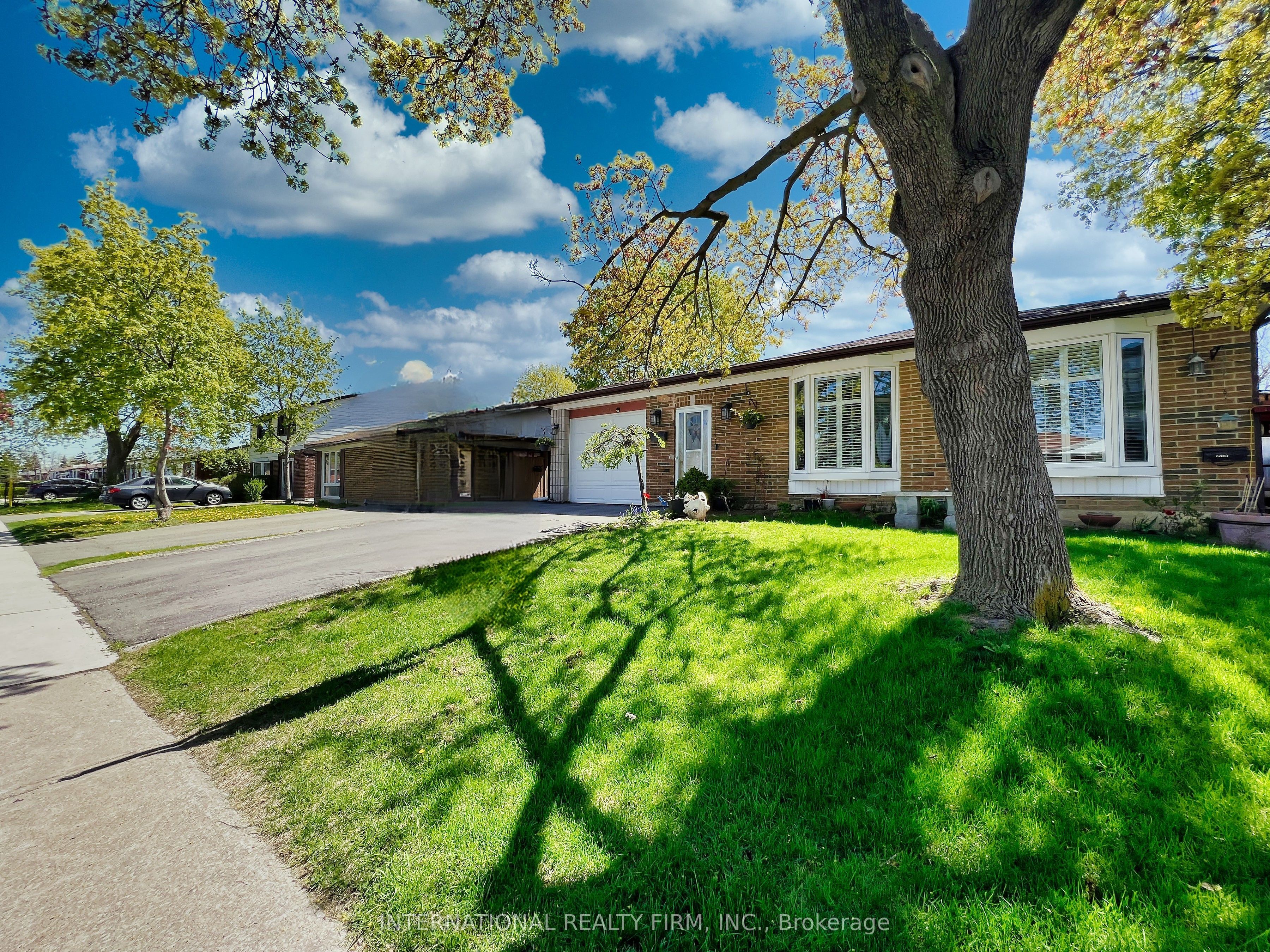 3602 Dunrankin Drive, Mississauga, ON, L4T 1V9