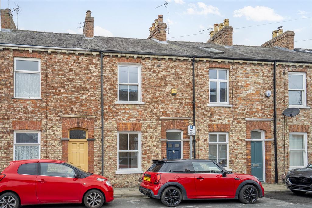 2 bed terraced house to rentScaife Street, York YO31