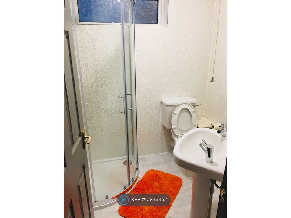 5 bed shared accommodation to rentLutterworth Road, Northampton NN1 photo 3