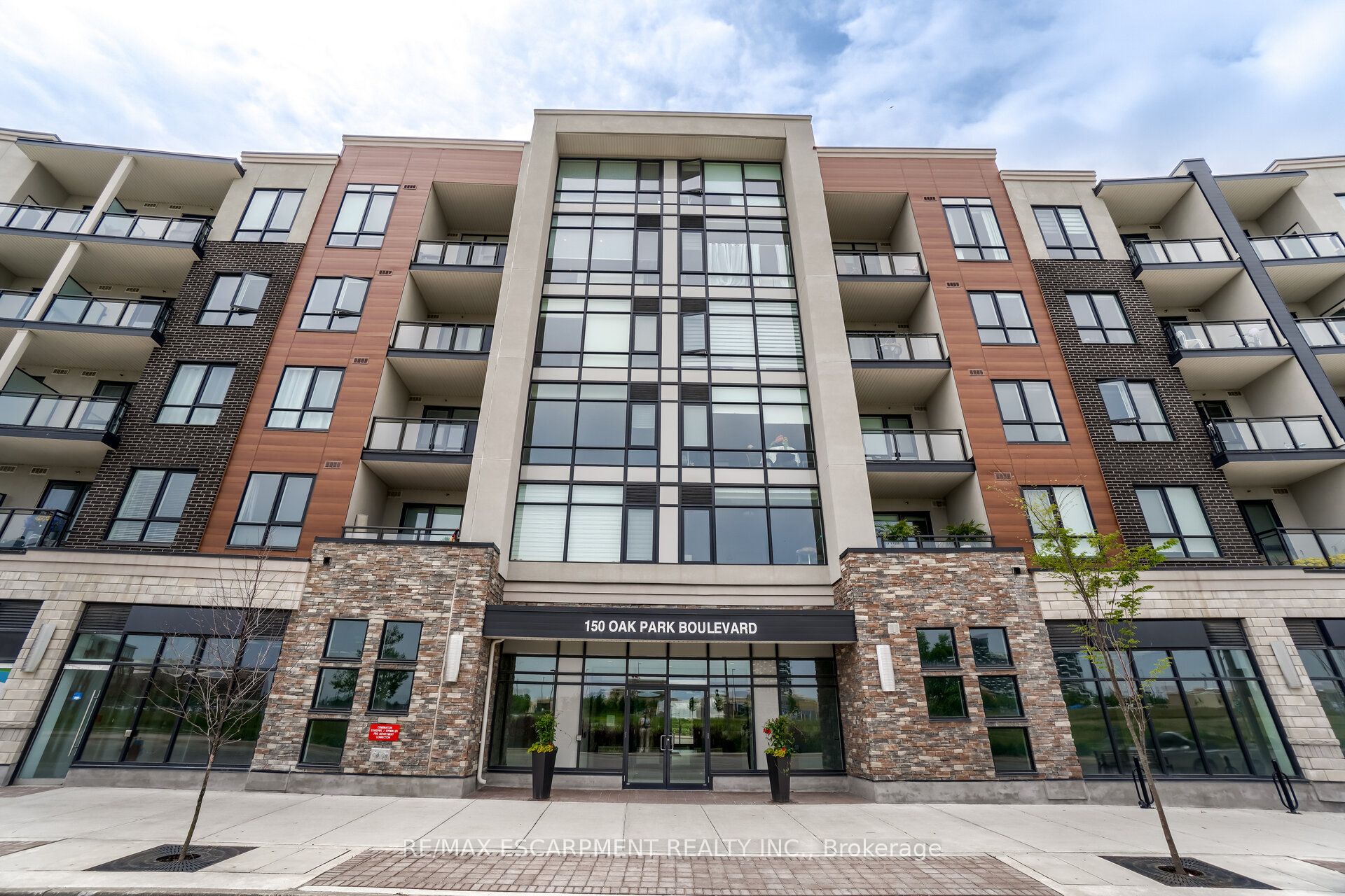 220-150 Oak Park Boulevard, Oakville, ON, L6H 3P2