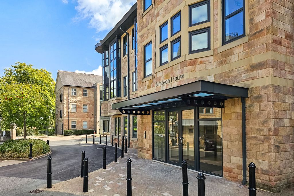 Additional image 3 of 2 bed flat to rent11 Windsor Court, Clarence Drive HG1