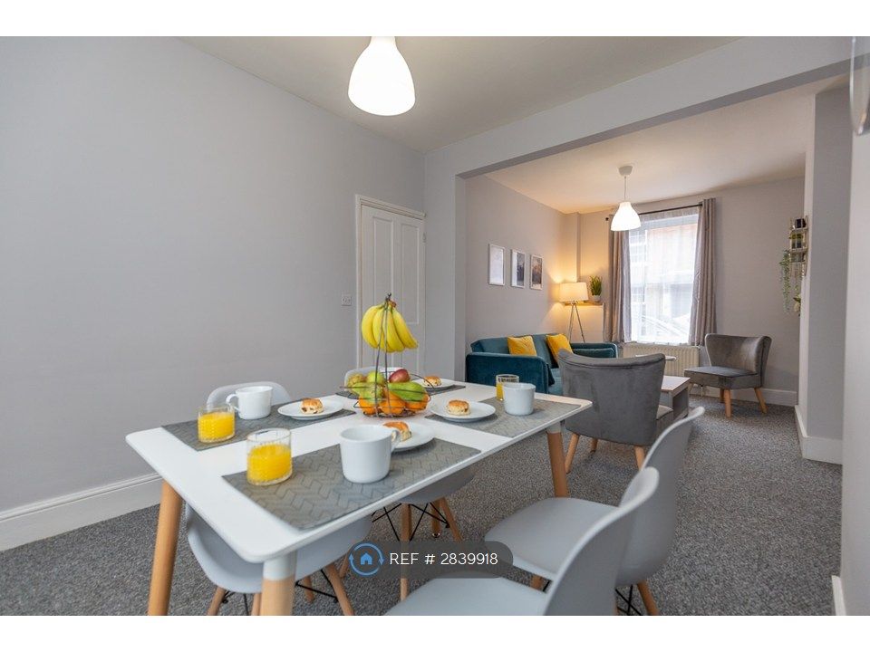 2 bed terraced house to rentHampton Street, Northampton NN1