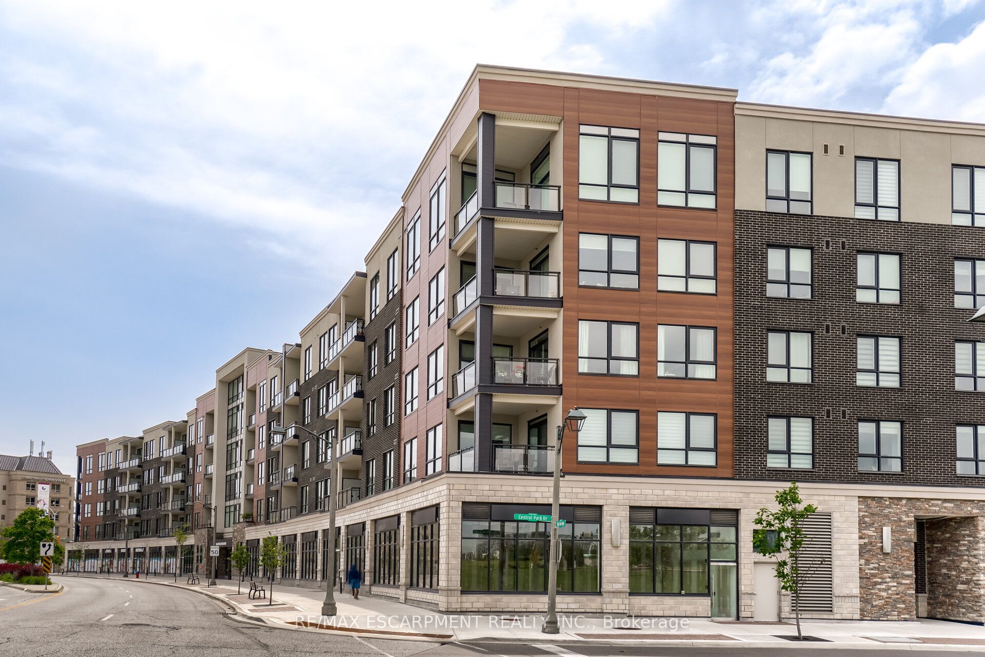 Additional image 2 of 220-150 Oak Park Boulevard, Oakville, ON, L6H 3P2
