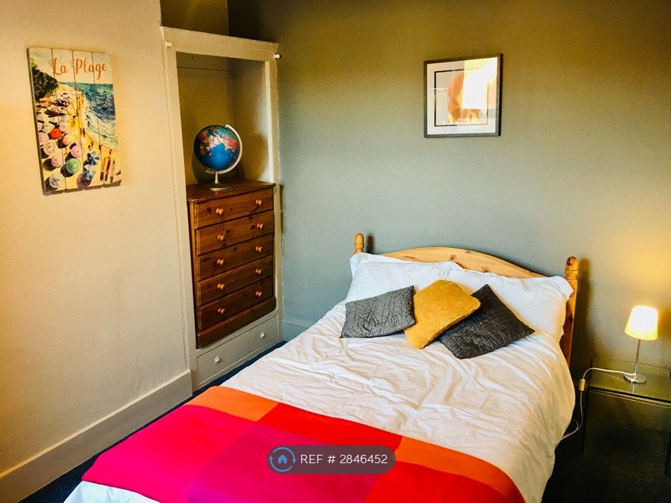 5 bed shared accommodation to rentLutterworth Road, Northampton NN1 photo 2