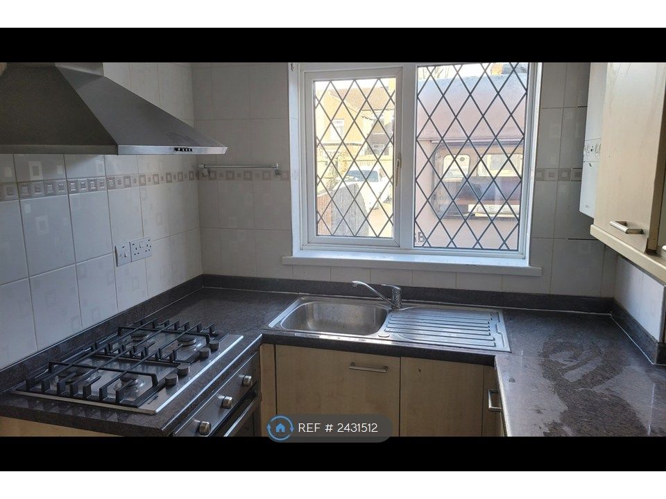 2 bed flat to rentStortford Steet, Grimsby DN31 photo 2