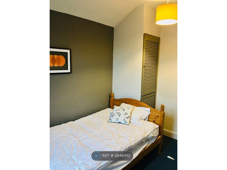 5 bed shared accommodation to rentLutterworth Road, Northampton NN1 photo 5
