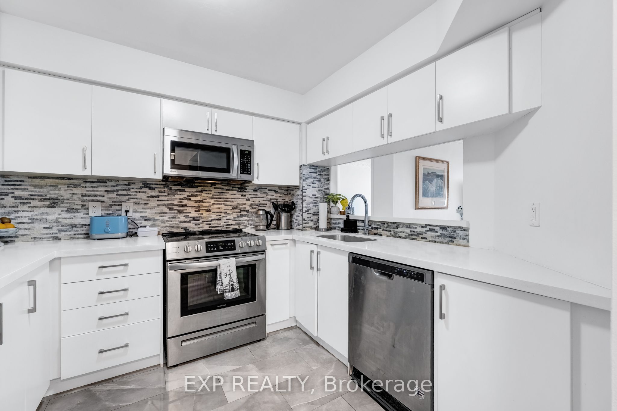 Additional image 5 of 810-2 Covington Road, Toronto, ON, M6A 3E2