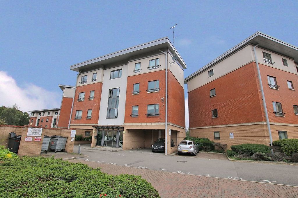 2 bed flat to rentWest Cotton Close, Riverside Wharf, Northampton NN4