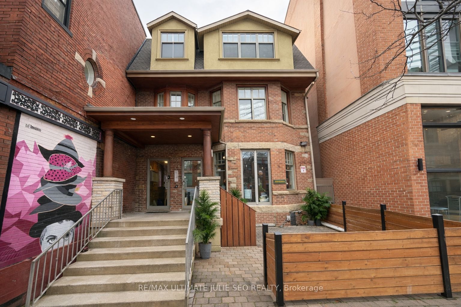 203-460 College Street, Toronto, ON, M6G 1A1