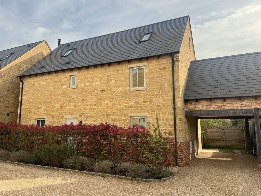 4 bed detached house to rentThe Elms, Silverstone, Northants NN12