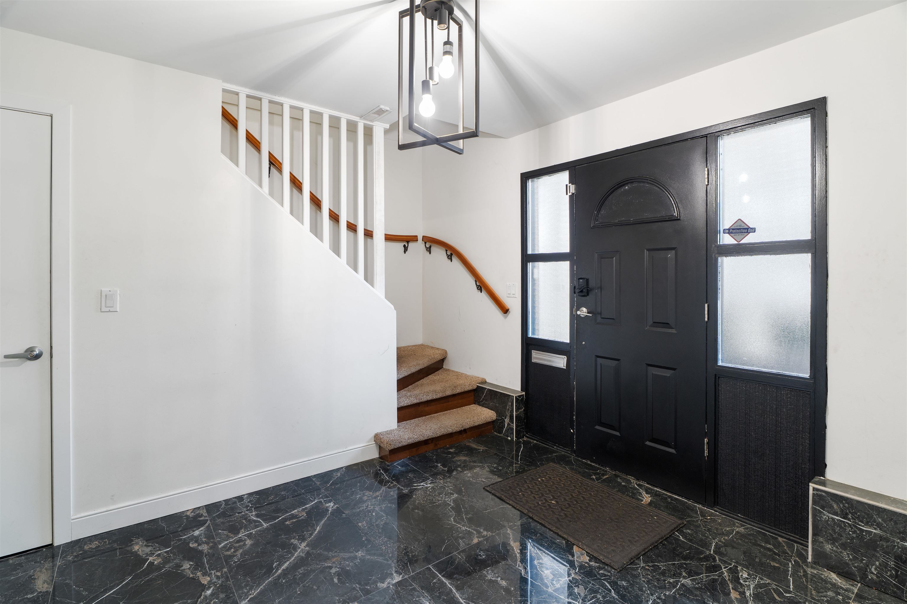 Additional image 4 of 13822 92a Avenue, Surrey, BC, V3V 6Y6