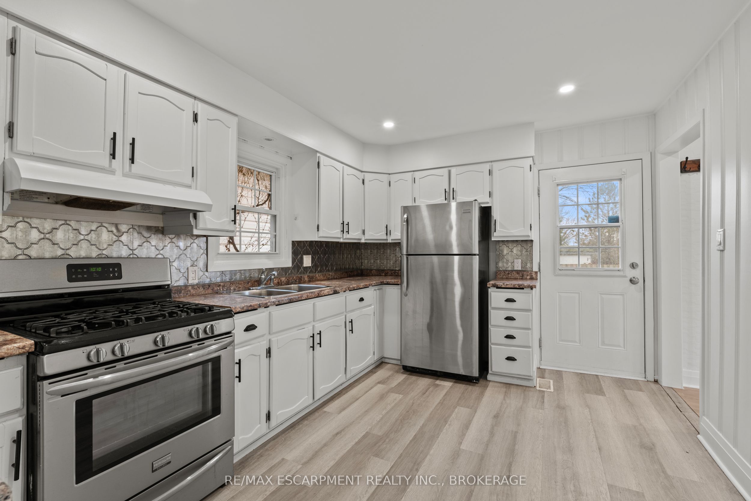 Lower-15 Mccormick Street, Welland, ON, L3C 4L8