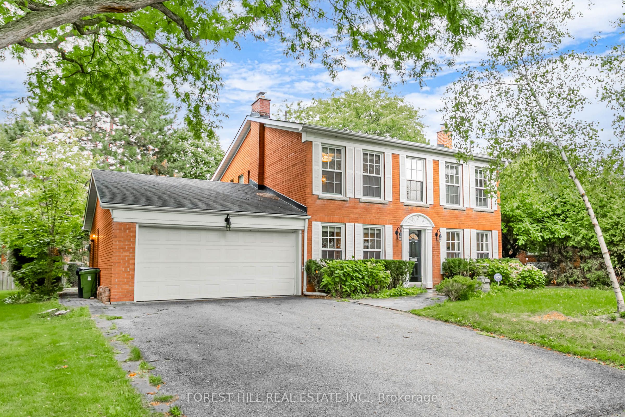 123 Lord Seaton Road, Toronto, ON, M2P 1K8