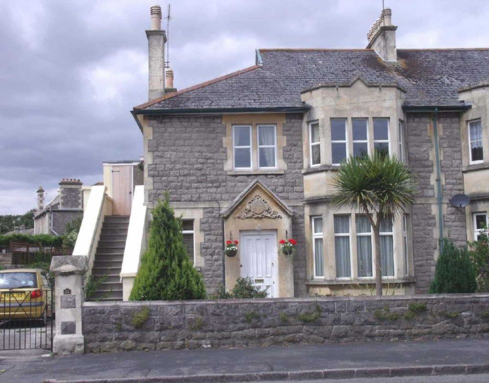 2 bed flat to rentClarence Grove Road, Southward BS23