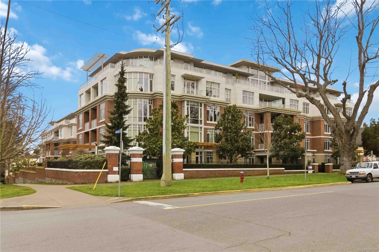 508-999 Burdett Avenue, Victoria, BC, V8V 3G7