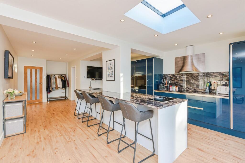 Longdon Drive, SUTTON COLDFIELD photo 2