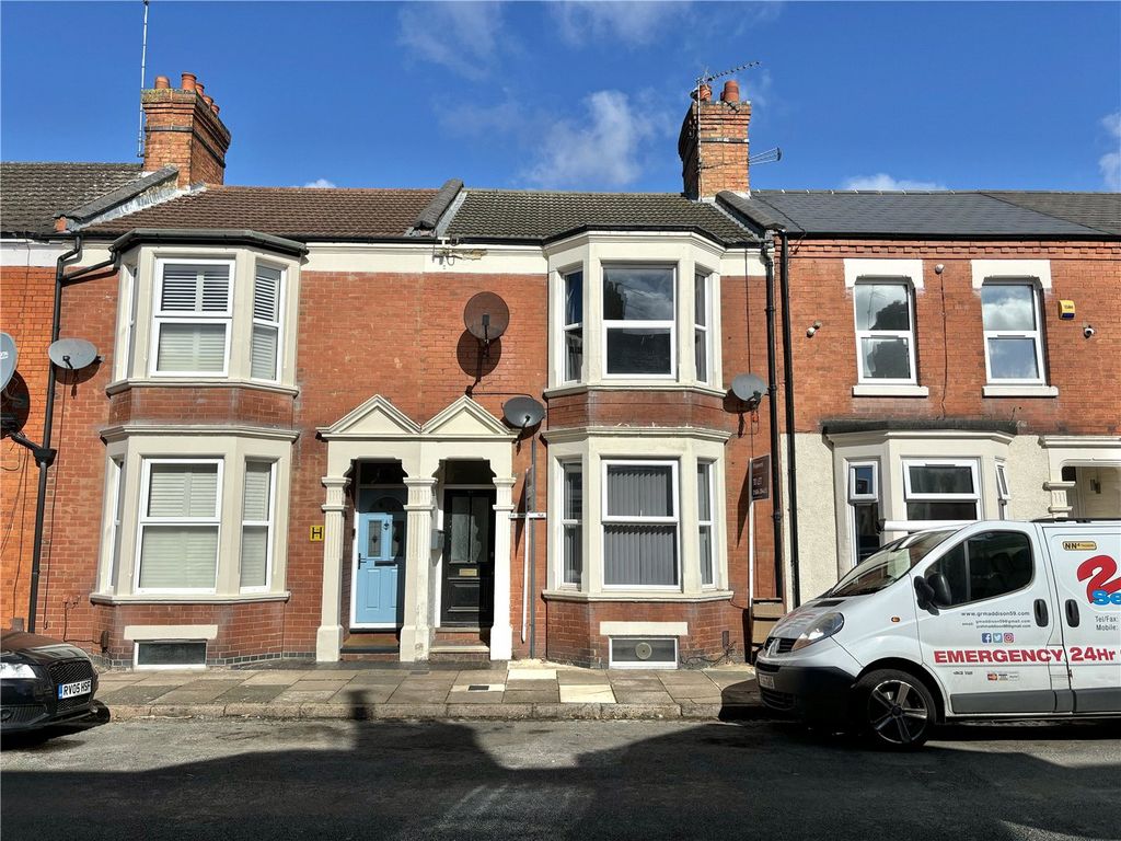 2 bed flat to rentCedar Road, Northampton, Northamptonshire NN1