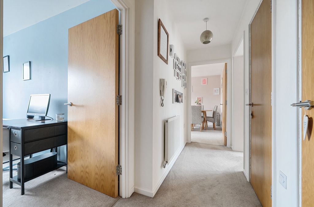 Additional image 13 of 2 bed flat for saleLondon Road, Binfield, Bracknell, Berkshire RG42
