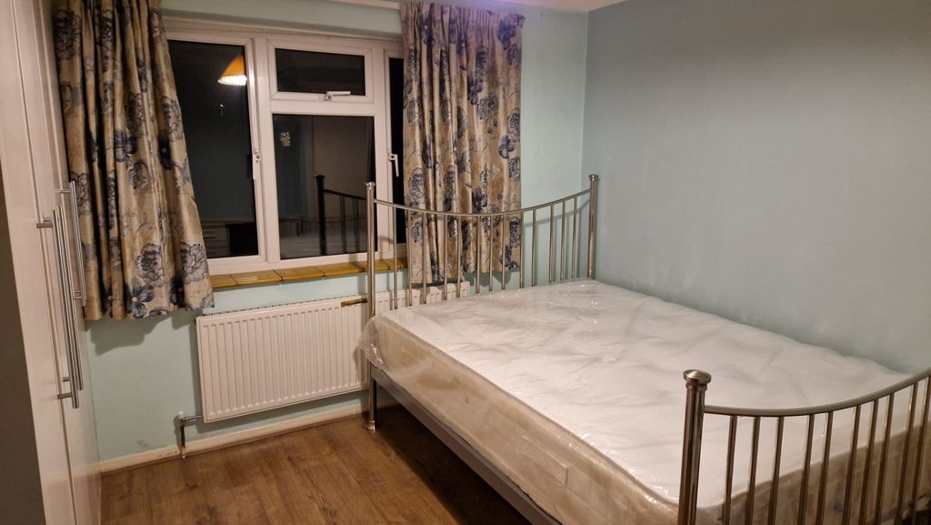 Additional image 4 of 3 bed shared accommodation to rentHenley Wood Road, Reading RG6