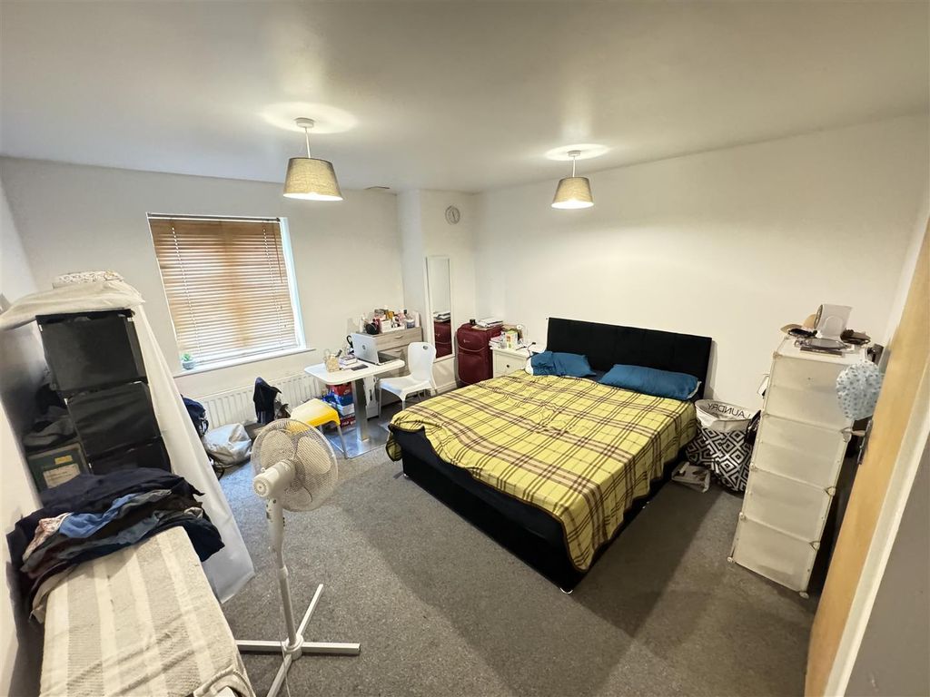 2 bed flat for saleCircular Road South, Colchester CO2 photo 5
